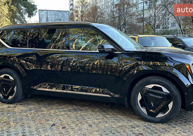 Черный Киа EV9, объемом двигателя 0 л и пробегом 19 тыс. км за 58000 $, фото 4 на Automoto.ua