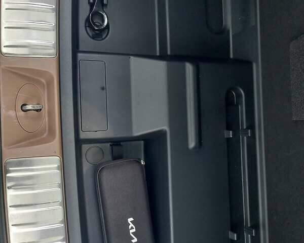 Черный Киа EV9, объемом двигателя 0 л и пробегом 30 тыс. км за 47000 $, фото 32 на Automoto.ua