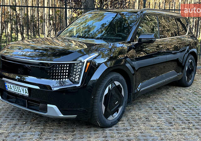 Черный Киа EV9, объемом двигателя 0 л и пробегом 19 тыс. км за 58000 $, фото 3 на Automoto.ua