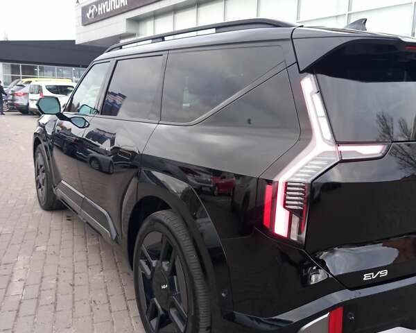 Черный Киа EV9, объемом двигателя 0 л и пробегом 30 тыс. км за 47000 $, фото 65 на Automoto.ua