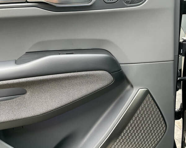 Чорний Кіа EV9, об'ємом двигуна 0 л та пробігом 9 тис. км за 51900 $, фото 59 на Automoto.ua