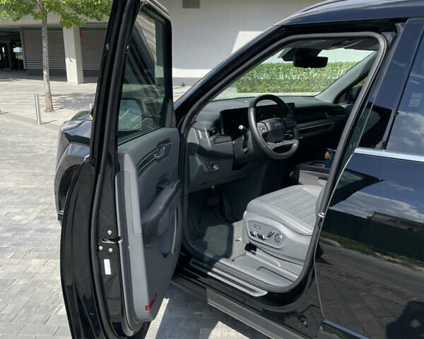 Чорний Кіа EV9, об'ємом двигуна 0 л та пробігом 9 тис. км за 51900 $, фото 7 на Automoto.ua