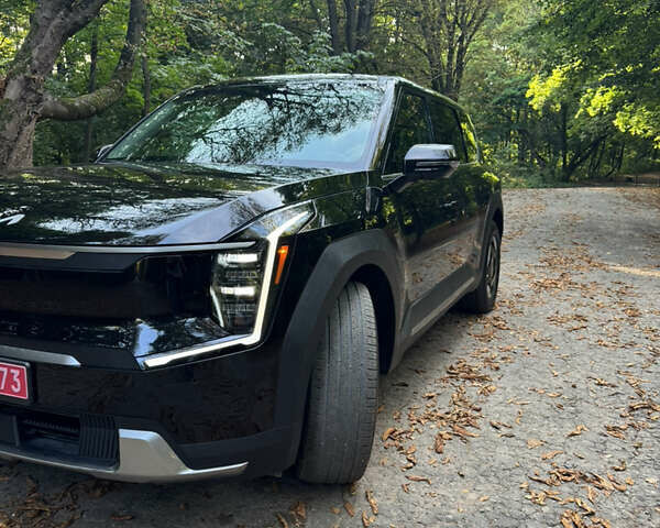 Черный Киа EV9, объемом двигателя 0 л и пробегом 18 тыс. км за 40500 $, фото 6 на Automoto.ua