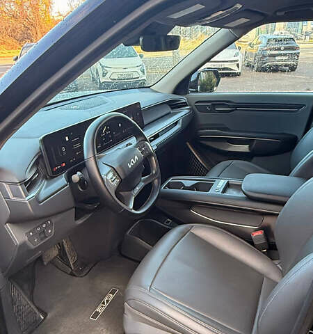 Чорний Кіа EV9, об'ємом двигуна 0 л та пробігом 25 тис. км за 38500 $, фото 12 на Automoto.ua