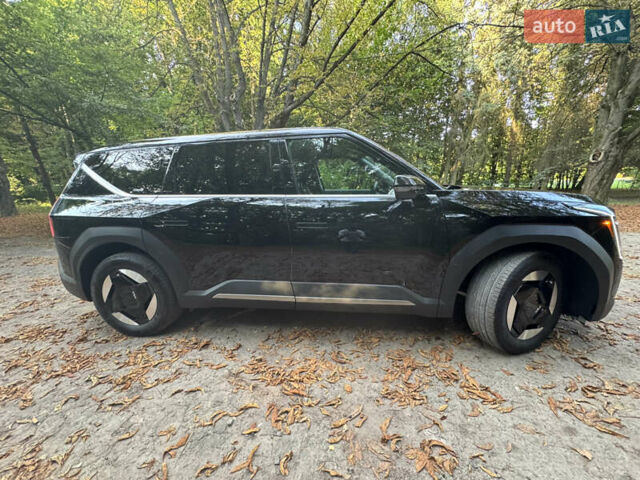Черный Киа EV9, объемом двигателя 0 л и пробегом 18 тыс. км за 40500 $, фото 9 на Automoto.ua