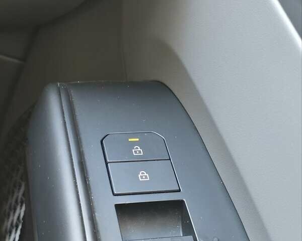 Чорний Кіа EV9, об'ємом двигуна 0 л та пробігом 9 тис. км за 53900 $, фото 47 на Automoto.ua