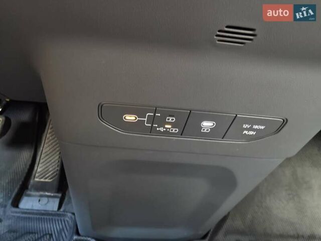 Чорний Кіа EV9, об'ємом двигуна 0 л та пробігом 9 тис. км за 53900 $, фото 45 на Automoto.ua