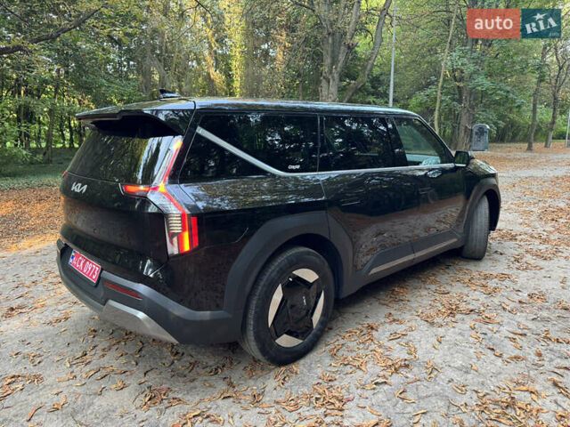Черный Киа EV9, объемом двигателя 0 л и пробегом 18 тыс. км за 40500 $, фото 12 на Automoto.ua