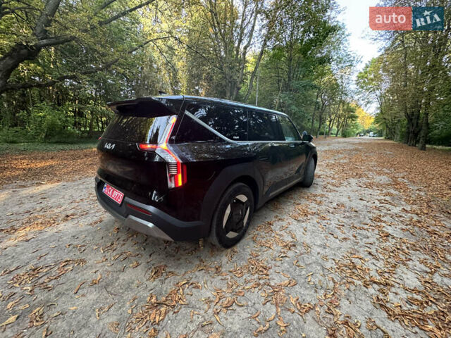 Черный Киа EV9, объемом двигателя 0 л и пробегом 18 тыс. км за 40500 $, фото 4 на Automoto.ua