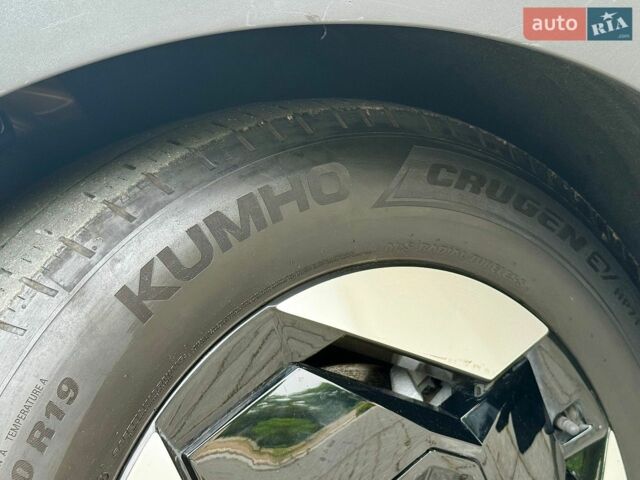 Черный Киа EV9, объемом двигателя 0 л и пробегом 80 тыс. км за 30500 $, фото 5 на Automoto.ua