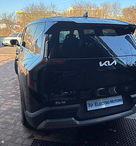 Чорний Кіа EV9, об'ємом двигуна 0 л та пробігом 25 тис. км за 38500 $, фото 4 на Automoto.ua