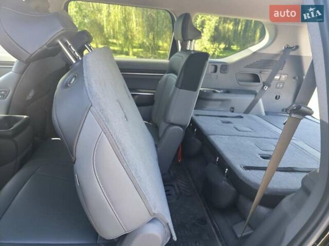 Чорний Кіа EV9, об'ємом двигуна 0 л та пробігом 9 тис. км за 53900 $, фото 85 на Automoto.ua
