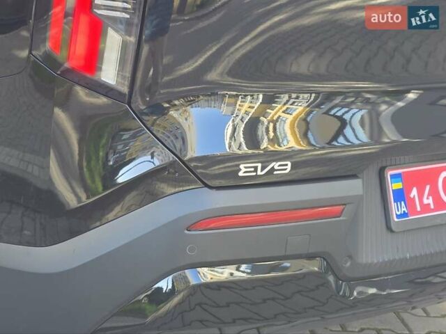 Чорний Кіа EV9, об'ємом двигуна 0 л та пробігом 9 тис. км за 53900 $, фото 57 на Automoto.ua