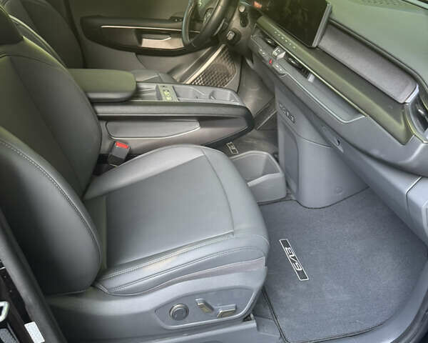 Черный Киа EV9, объемом двигателя 0 л и пробегом 18 тыс. км за 40500 $, фото 32 на Automoto.ua
