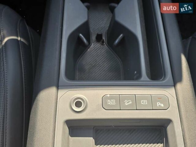 Чорний Кіа EV9, об'ємом двигуна 0 л та пробігом 9 тис. км за 53900 $, фото 41 на Automoto.ua