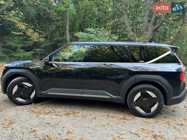 Черный Киа EV9, объемом двигателя 0 л и пробегом 18 тыс. км за 40500 $, фото 14 на Automoto.ua