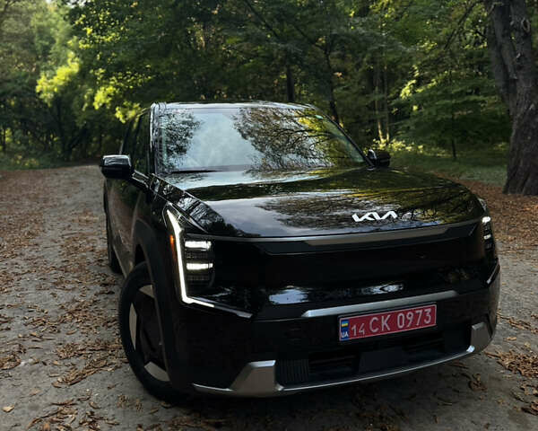 Черный Киа EV9, объемом двигателя 0 л и пробегом 18 тыс. км за 40500 $, фото 10 на Automoto.ua