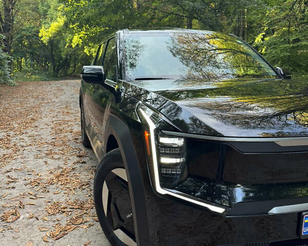 Черный Киа EV9, объемом двигателя 0 л и пробегом 18 тыс. км за 40500 $, фото 8 на Automoto.ua
