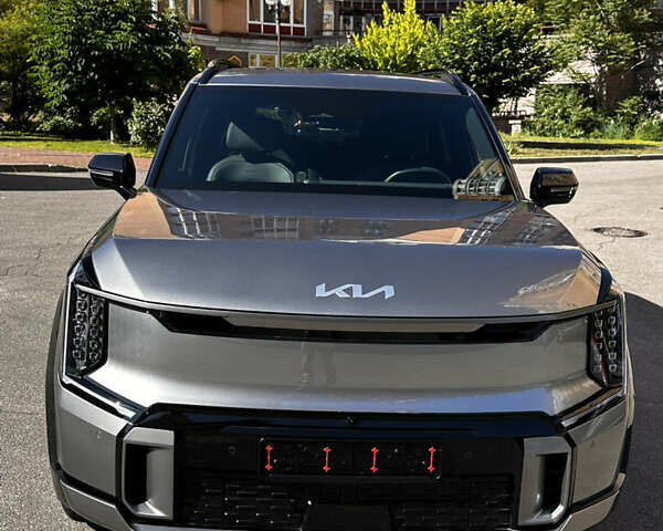 Серый Киа EV9, объемом двигателя 0 л и пробегом 8 тыс. км за 61000 $, фото 1 на Automoto.ua