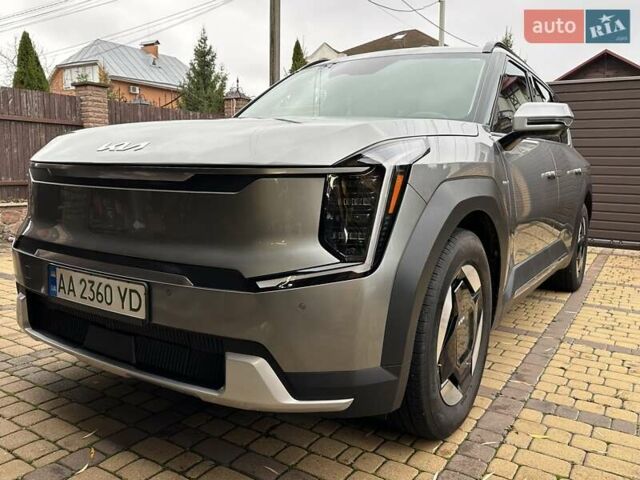 Серый Киа EV9, объемом двигателя 0 л и пробегом 16 тыс. км за 39800 $, фото 31 на Automoto.ua