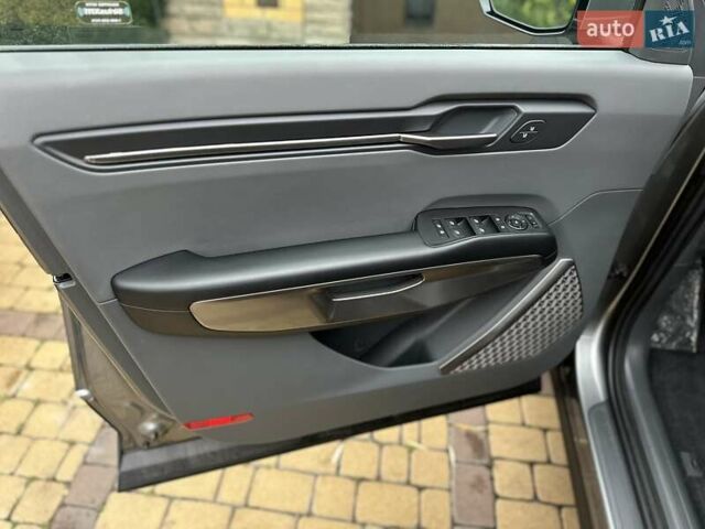 Серый Киа EV9, объемом двигателя 0 л и пробегом 16 тыс. км за 39800 $, фото 17 на Automoto.ua