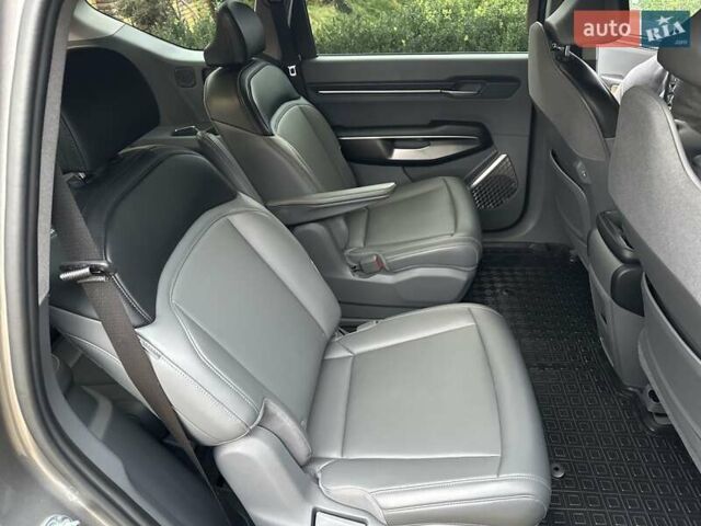 Серый Киа EV9, объемом двигателя 0 л и пробегом 16 тыс. км за 39800 $, фото 18 на Automoto.ua