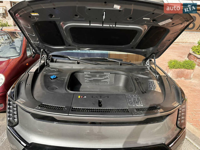 Серый Киа EV9, объемом двигателя 0 л и пробегом 8 тыс. км за 61000 $, фото 20 на Automoto.ua