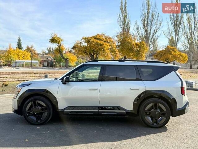 Серый Киа EV9, объемом двигателя 0 л и пробегом 8 тыс. км за 49500 $, фото 7 на Automoto.ua