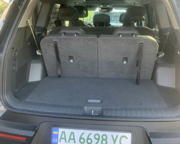 Серый Киа EV9, объемом двигателя 0 л и пробегом 23 тыс. км за 49800 $, фото 9 на Automoto.ua