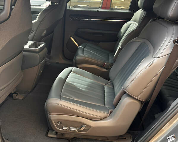 Серый Киа EV9, объемом двигателя 0 л и пробегом 8 тыс. км за 61000 $, фото 4 на Automoto.ua