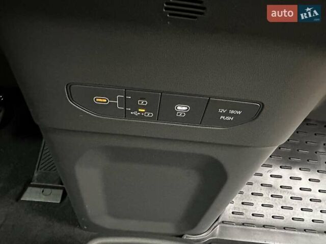 Серый Киа EV9, объемом двигателя 0 л и пробегом 16 тыс. км за 39800 $, фото 5 на Automoto.ua