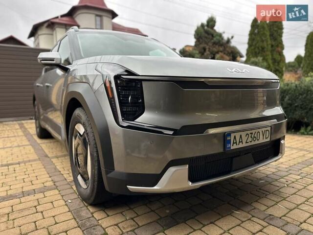 Серый Киа EV9, объемом двигателя 0 л и пробегом 16 тыс. км за 39800 $, фото 23 на Automoto.ua