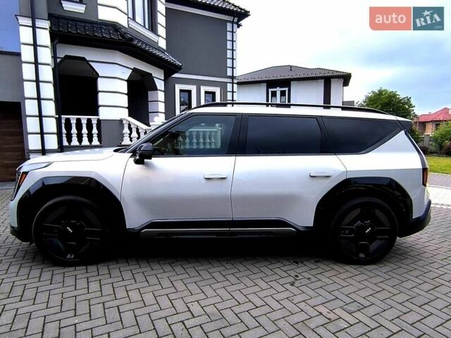 Серый Киа EV9, объемом двигателя 0 л и пробегом 9 тыс. км за 48500 $, фото 32 на Automoto.ua