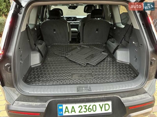 Серый Киа EV9, объемом двигателя 0 л и пробегом 16 тыс. км за 39800 $, фото 6 на Automoto.ua