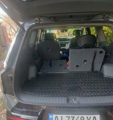 Сірий Кіа EV9, об'ємом двигуна 0 л та пробігом 46 тис. км за 38400 $, фото 16 на Automoto.ua