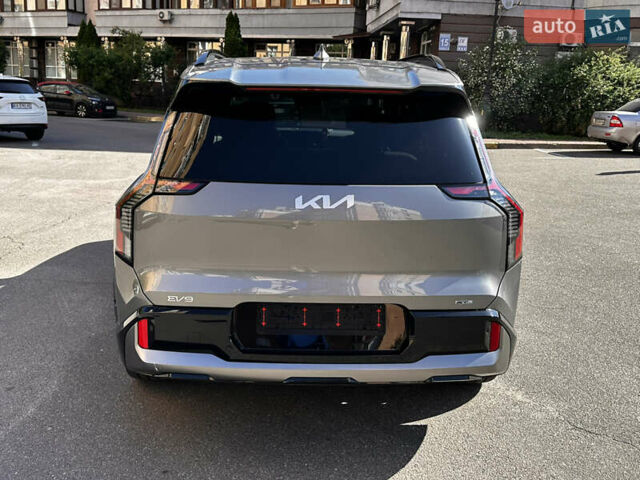 Серый Киа EV9, объемом двигателя 0 л и пробегом 8 тыс. км за 61000 $, фото 2 на Automoto.ua