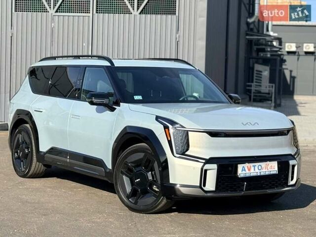 Серый Киа EV9, объемом двигателя 0 л и пробегом 8 тыс. км за 49500 $, фото 2 на Automoto.ua