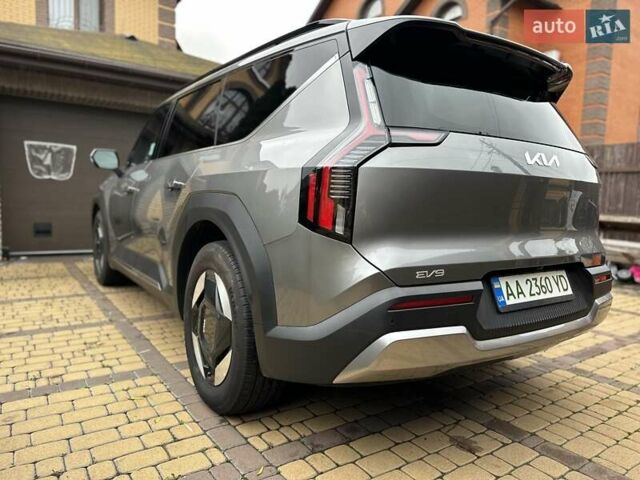 Серый Киа EV9, объемом двигателя 0 л и пробегом 16 тыс. км за 39800 $, фото 22 на Automoto.ua