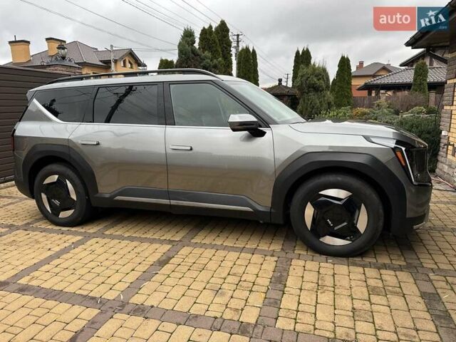 Серый Киа EV9, объемом двигателя 0 л и пробегом 16 тыс. км за 39800 $, фото 24 на Automoto.ua