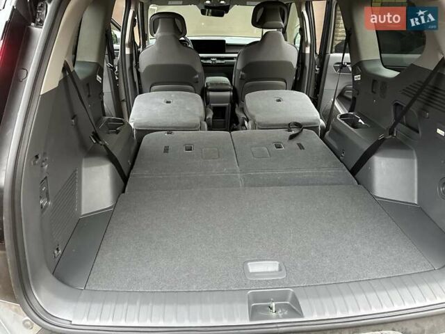 Серый Киа EV9, объемом двигателя 0 л и пробегом 16 тыс. км за 39800 $, фото 13 на Automoto.ua