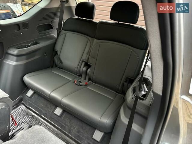 Серый Киа EV9, объемом двигателя 0 л и пробегом 16 тыс. км за 39800 $, фото 9 на Automoto.ua