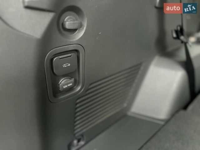 Серый Киа EV9, объемом двигателя 0 л и пробегом 16 тыс. км за 39800 $, фото 12 на Automoto.ua