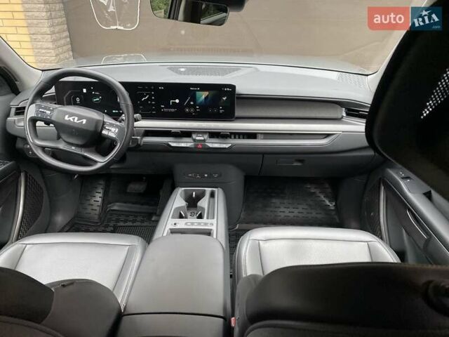 Серый Киа EV9, объемом двигателя 0 л и пробегом 16 тыс. км за 39800 $, фото 29 на Automoto.ua