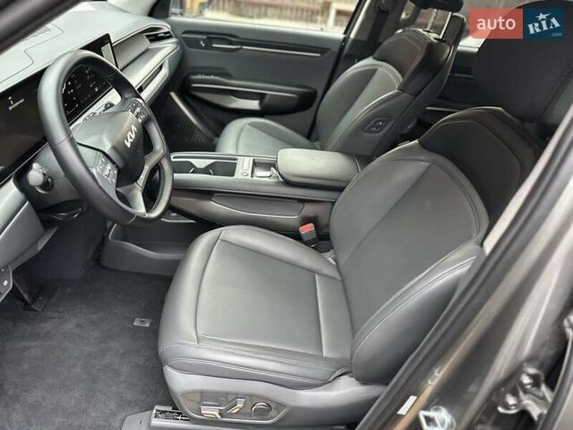 Серый Киа EV9, объемом двигателя 0 л и пробегом 16 тыс. км за 39800 $, фото 3 на Automoto.ua
