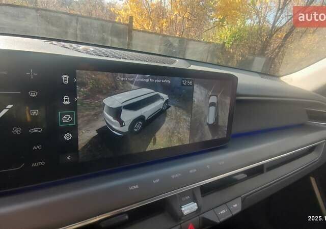Сірий Кіа EV9, об'ємом двигуна 0 л та пробігом 46 тис. км за 38400 $, фото 22 на Automoto.ua