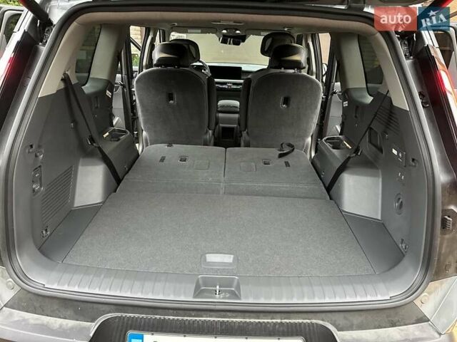 Серый Киа EV9, объемом двигателя 0 л и пробегом 16 тыс. км за 39800 $, фото 8 на Automoto.ua