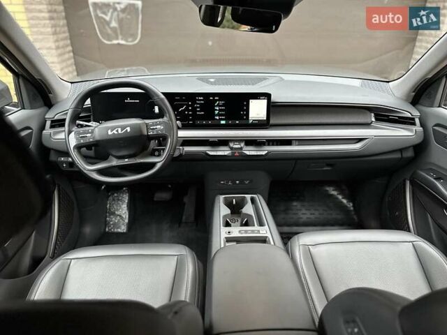 Серый Киа EV9, объемом двигателя 0 л и пробегом 16 тыс. км за 39800 $, фото 20 на Automoto.ua