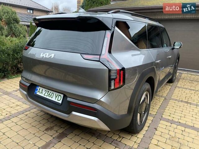 Серый Киа EV9, объемом двигателя 0 л и пробегом 16 тыс. км за 39800 $, фото 27 на Automoto.ua