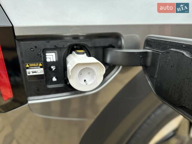 Серый Киа EV9, объемом двигателя 0 л и пробегом 16 тыс. км за 39800 $, фото 33 на Automoto.ua