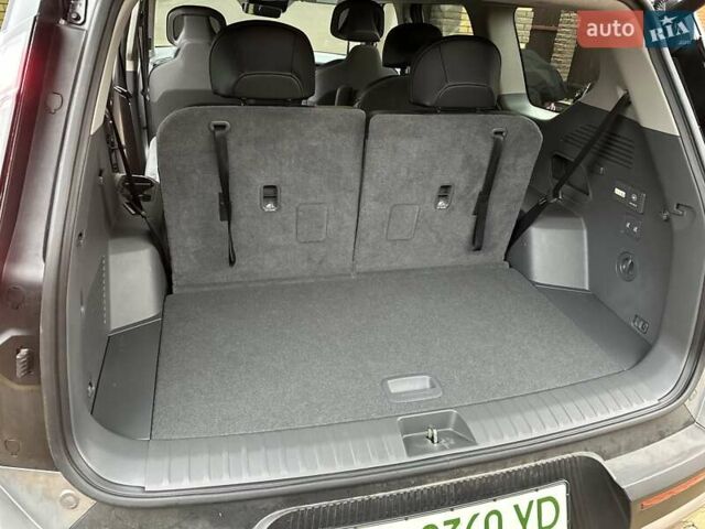 Серый Киа EV9, объемом двигателя 0 л и пробегом 16 тыс. км за 39800 $, фото 4 на Automoto.ua
